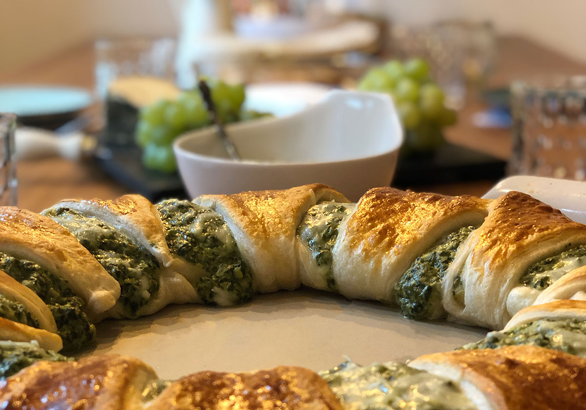 Blätterteig-Ring mit gefüllt Spinat-Artischocken-Dip - Kochen &amp; Backen ...